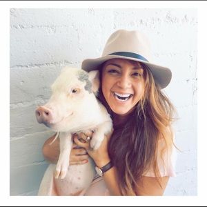 Hi! My sales benefit local pig sanctuaries🐷